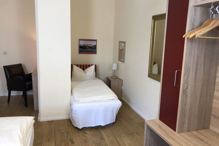 Room 4 of 36