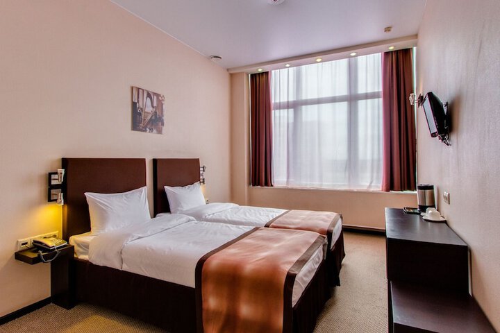 Room 17 of 18