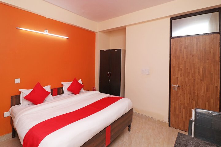 Room 17 of 34