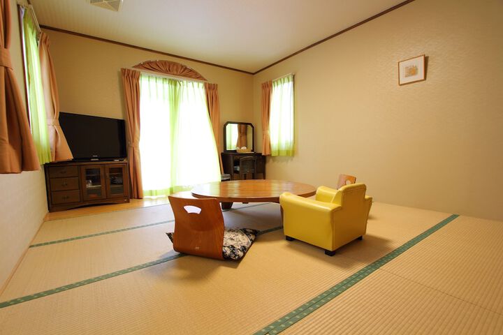 Room 12 of 38