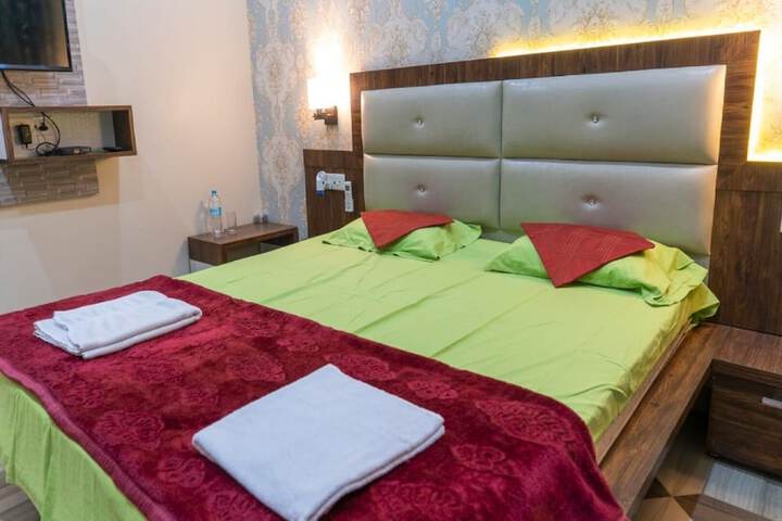 Room 3 of 6