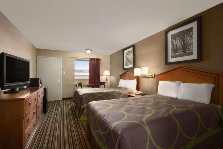 Double Accessible King Size Bed (1 of 25)