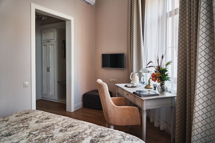 Room 19 of 46