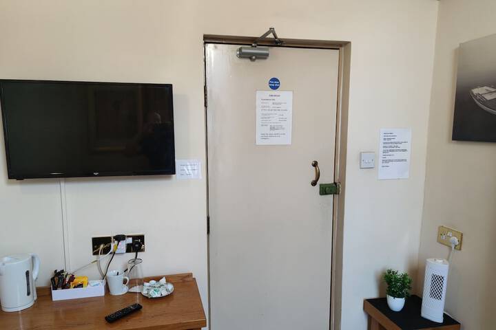Room 4 of 49