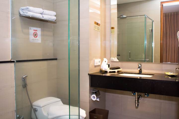 Room 15 of 32