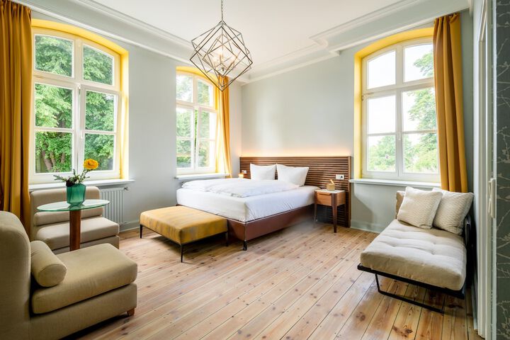 Room 6 of 13
