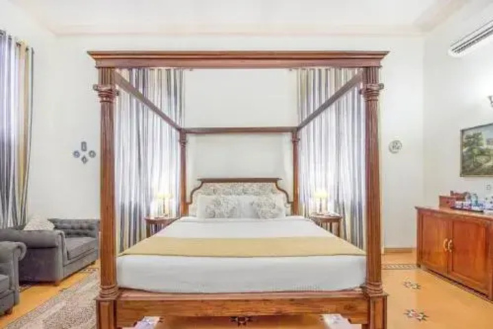 Room 3 of 10