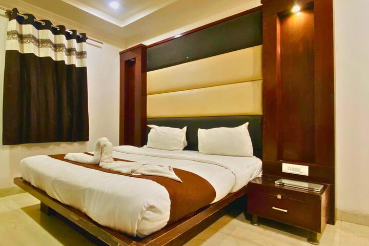 Room 12 of 14
