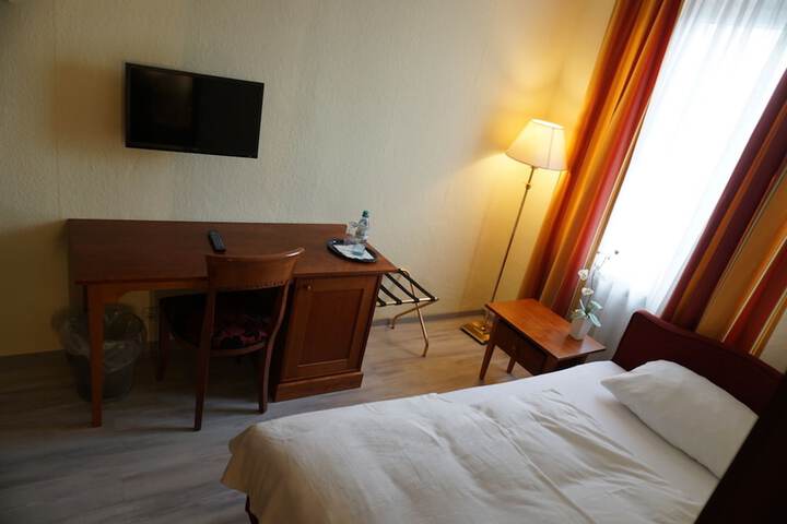 Room 36 of 82