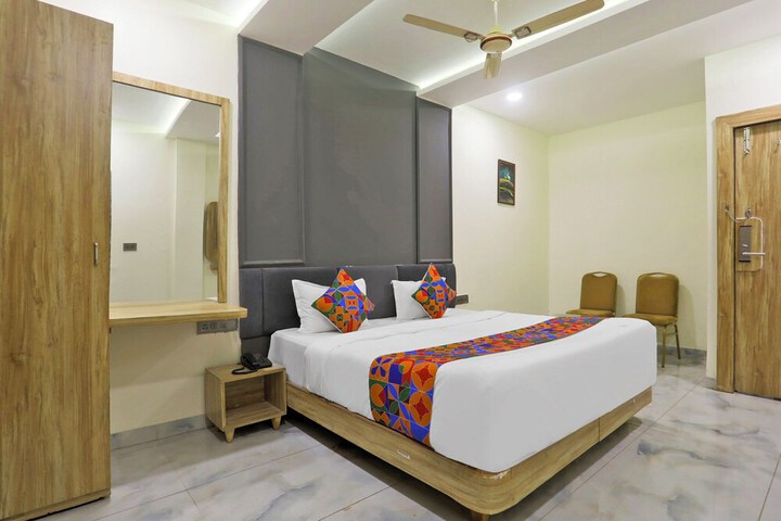 Room 13 of 29