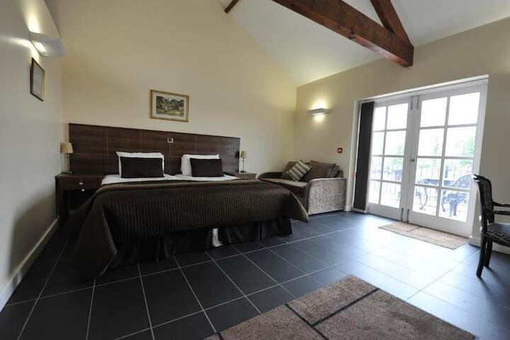Room 2 of 48