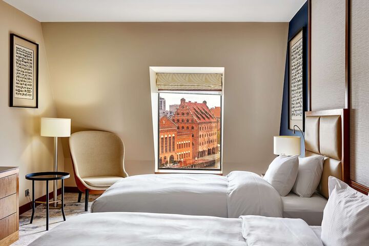 Room 27 of 125