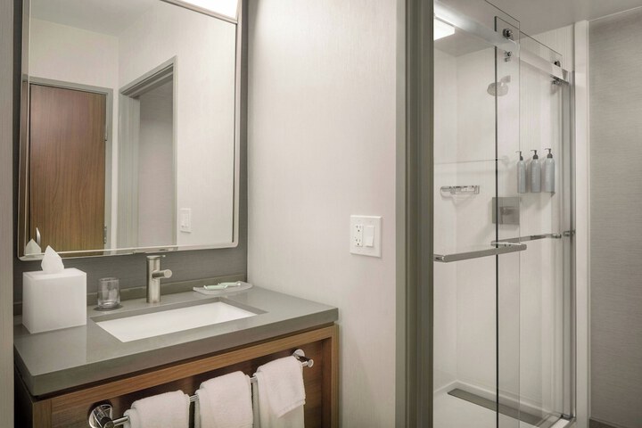 Room 15 of 31
