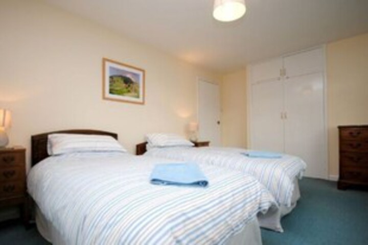 Room 13 of 36