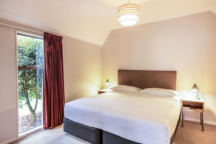 Room 4 of 76