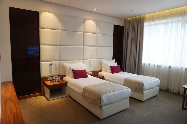Room 28 of 146