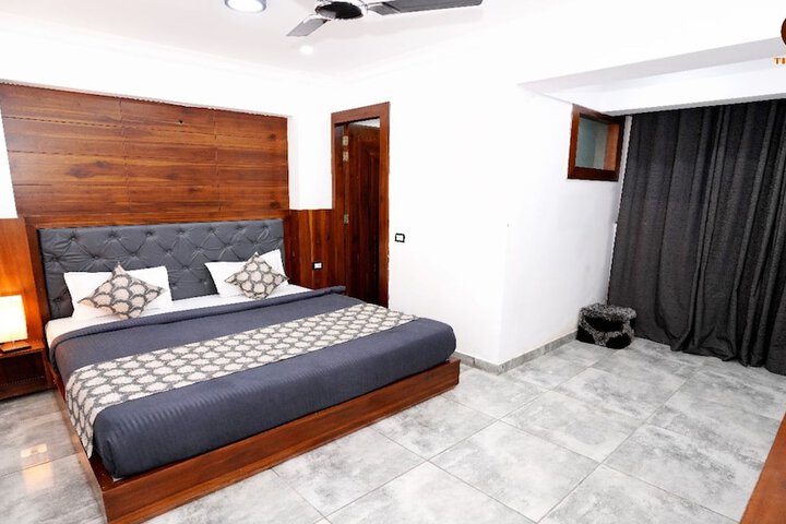 Room 9 of 13