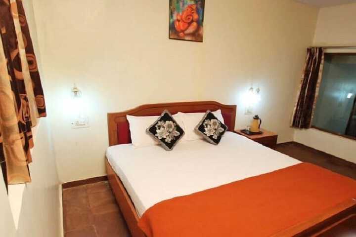 Room 4 of 7
