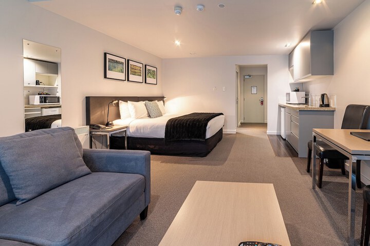 Room 16 of 105