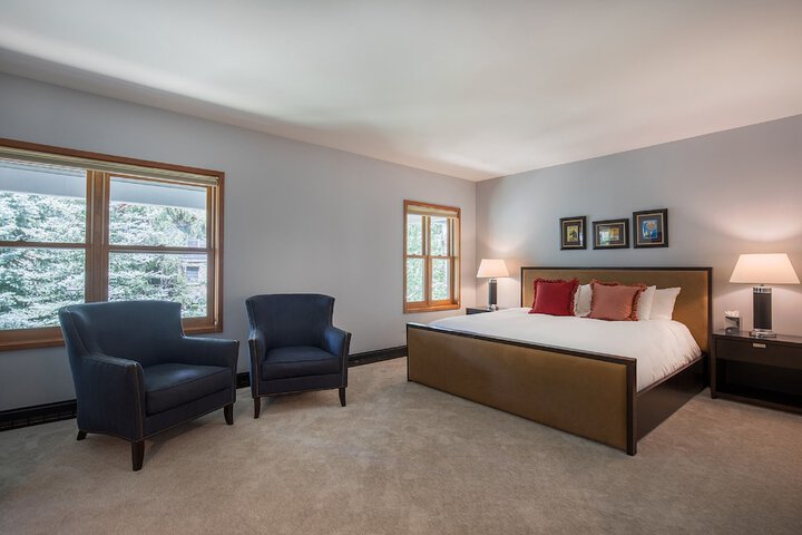Room 44 of 382