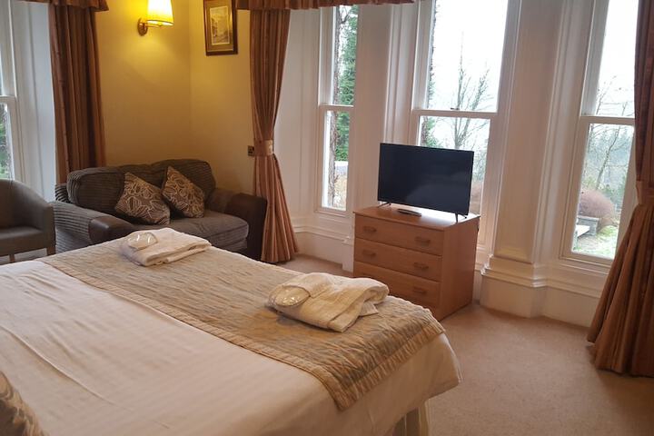 Room 5 of 124