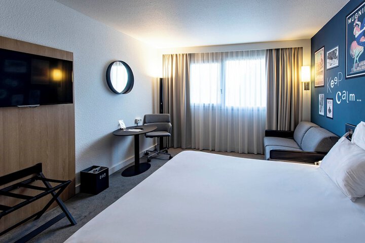Room 8 of 185