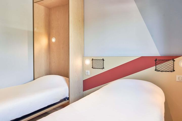 Room 19 of 38
