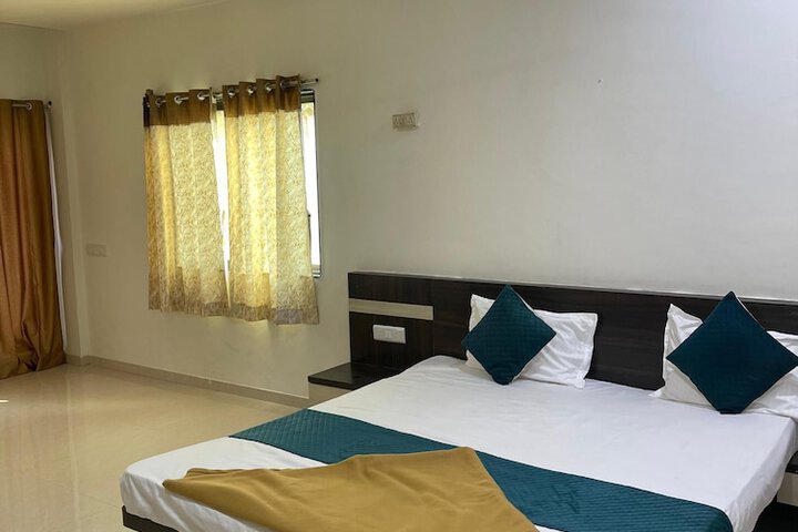 Room 3 of 12