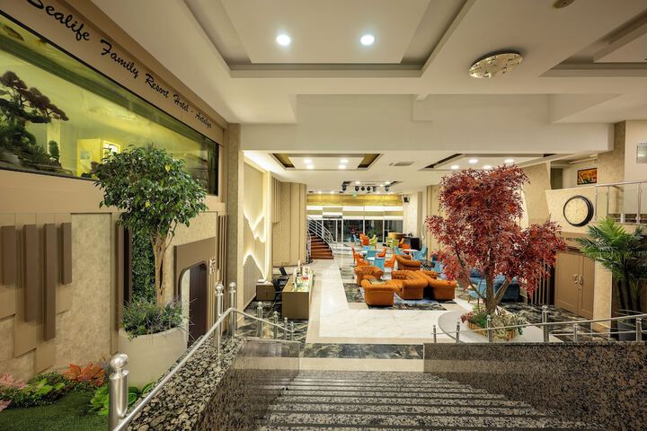 Entrance & Lobby