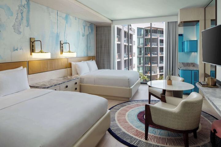 Room 40 of 243