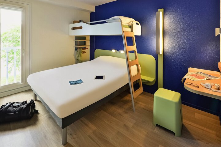 Room 16 of 34