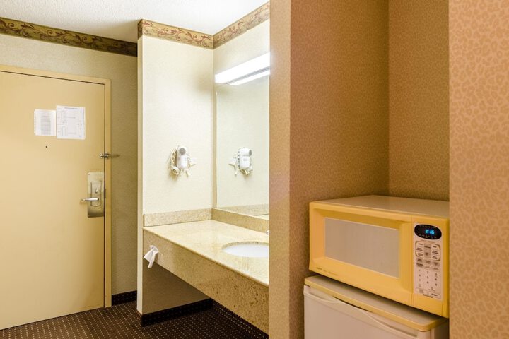 Room 13 of 38
