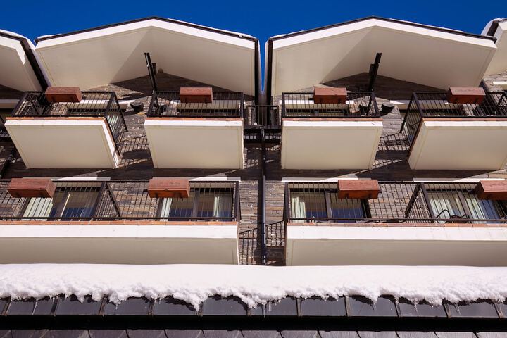 Hotel 74 of 80