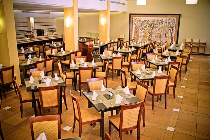 Dining 24 of 45