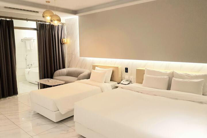 Room 14 of 87