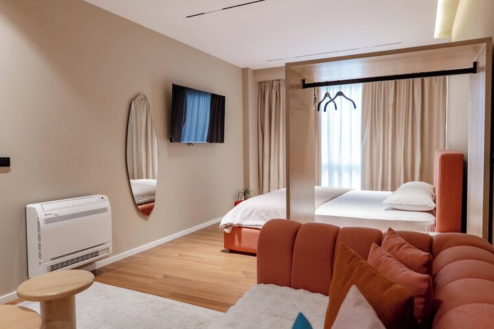 Room 73 of 132