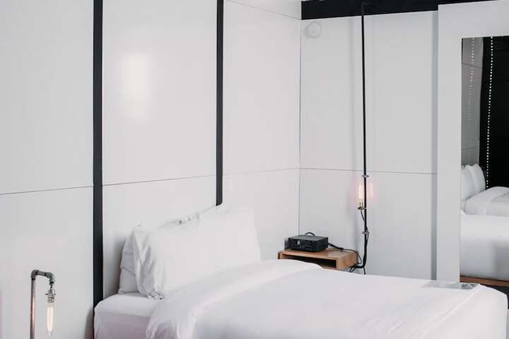 Room 11 of 82