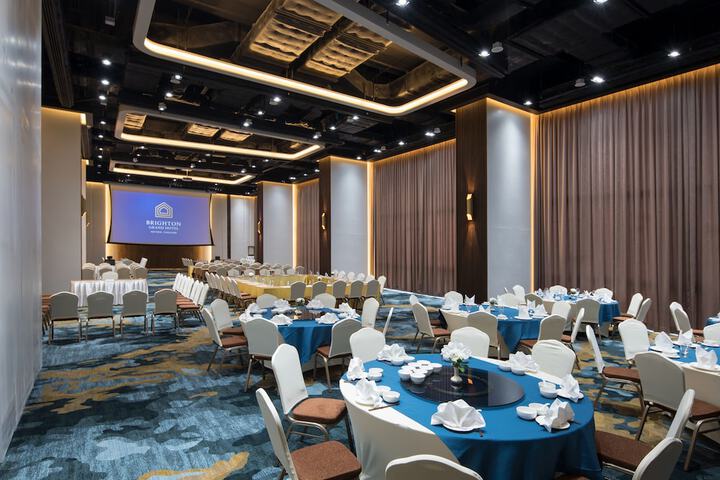 Ballroom/Hall 54 of 63