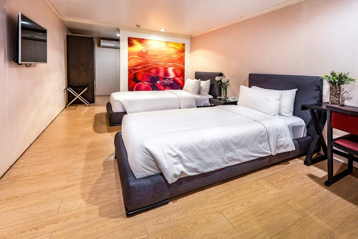 Room 9 of 22
