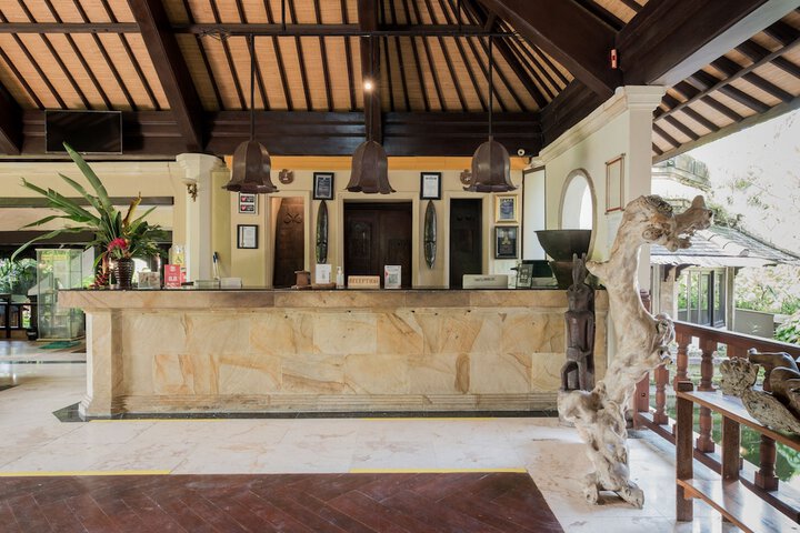 Entrance & Lobby