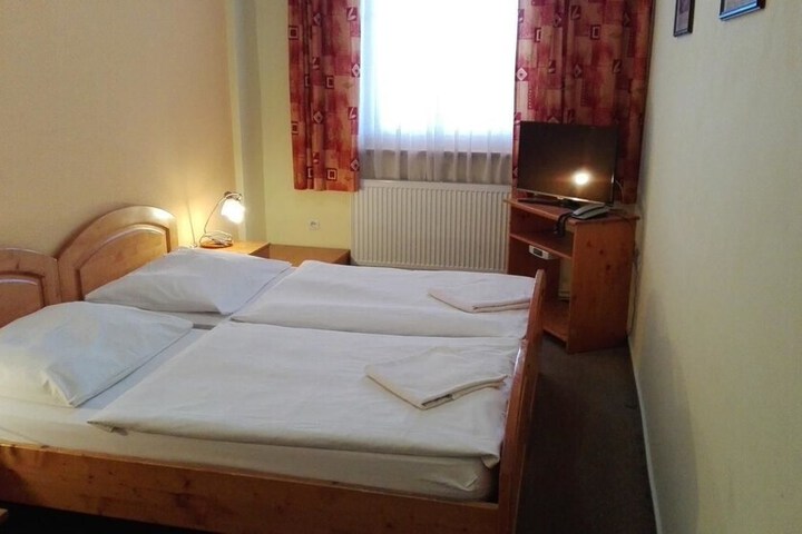 Room 7 of 42