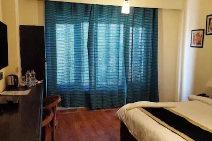 Room 4 of 15