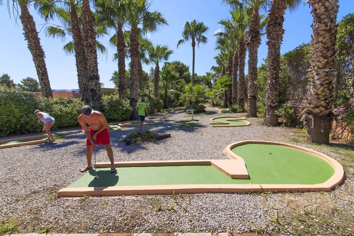 Mini-golf