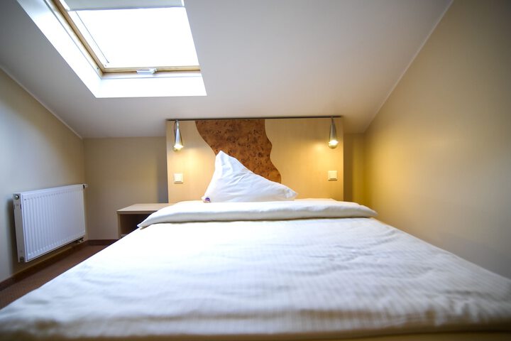 Room 6 of 37