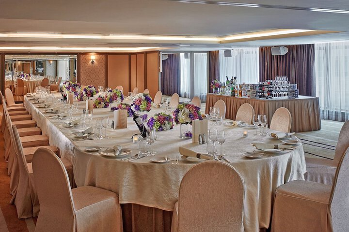 Ballroom/Hall 21 of 26