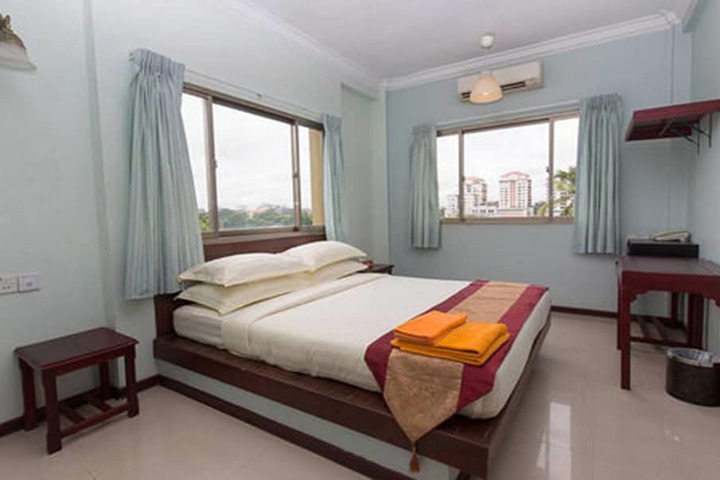 Room 9 of 79