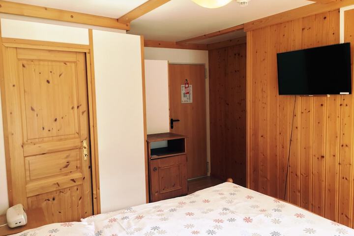 Room 15 of 51
