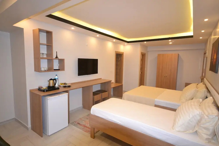 Room 6 of 13