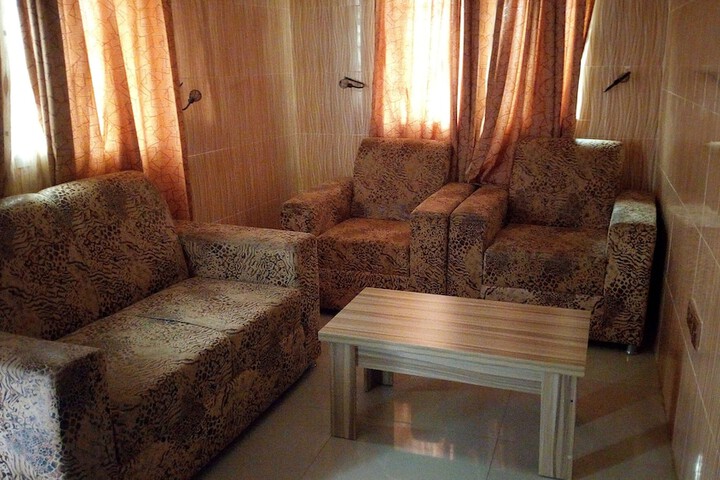 Room 4 of 16