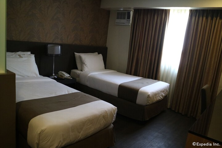 Room 11 of 40